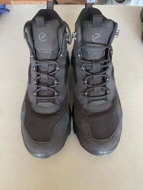 Ecco Men's Black and Dark Gray Athletic Trail Shoes